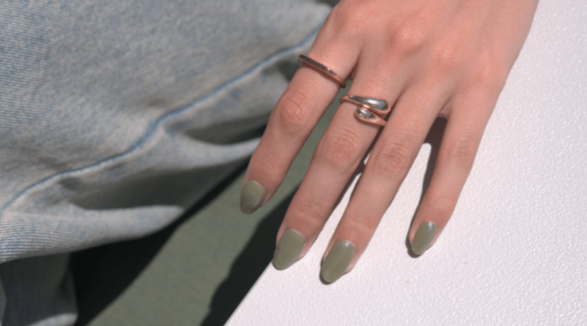 The ’90s Nail Revival Is Back: Nail Designs to Try in 2026 - Heyhae